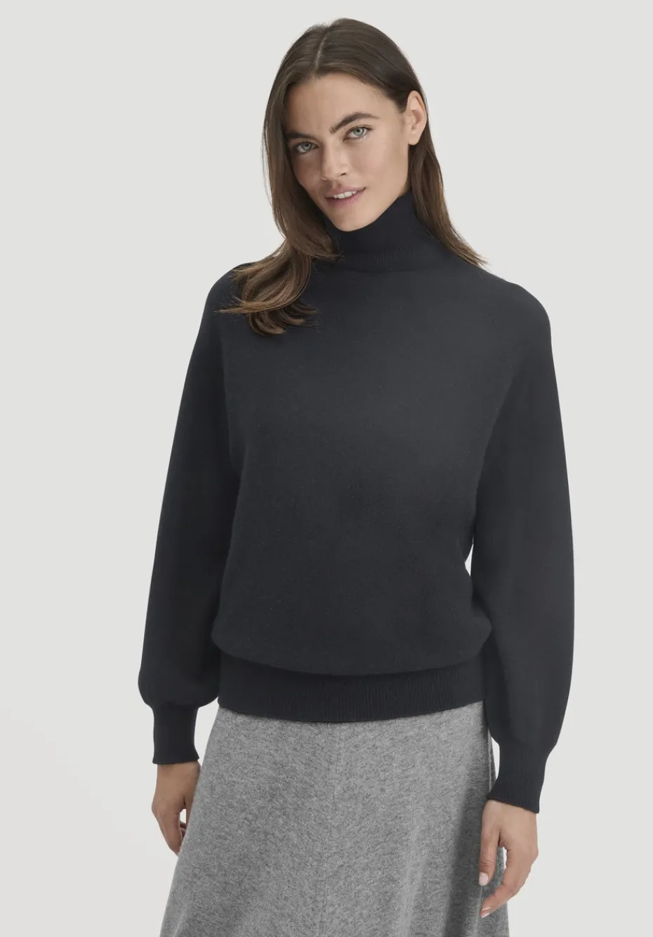 hessnatur Rollkragen Pullover Relaxed BETTER RECYCLING aus reinem Cashmere von schwarz Outlet