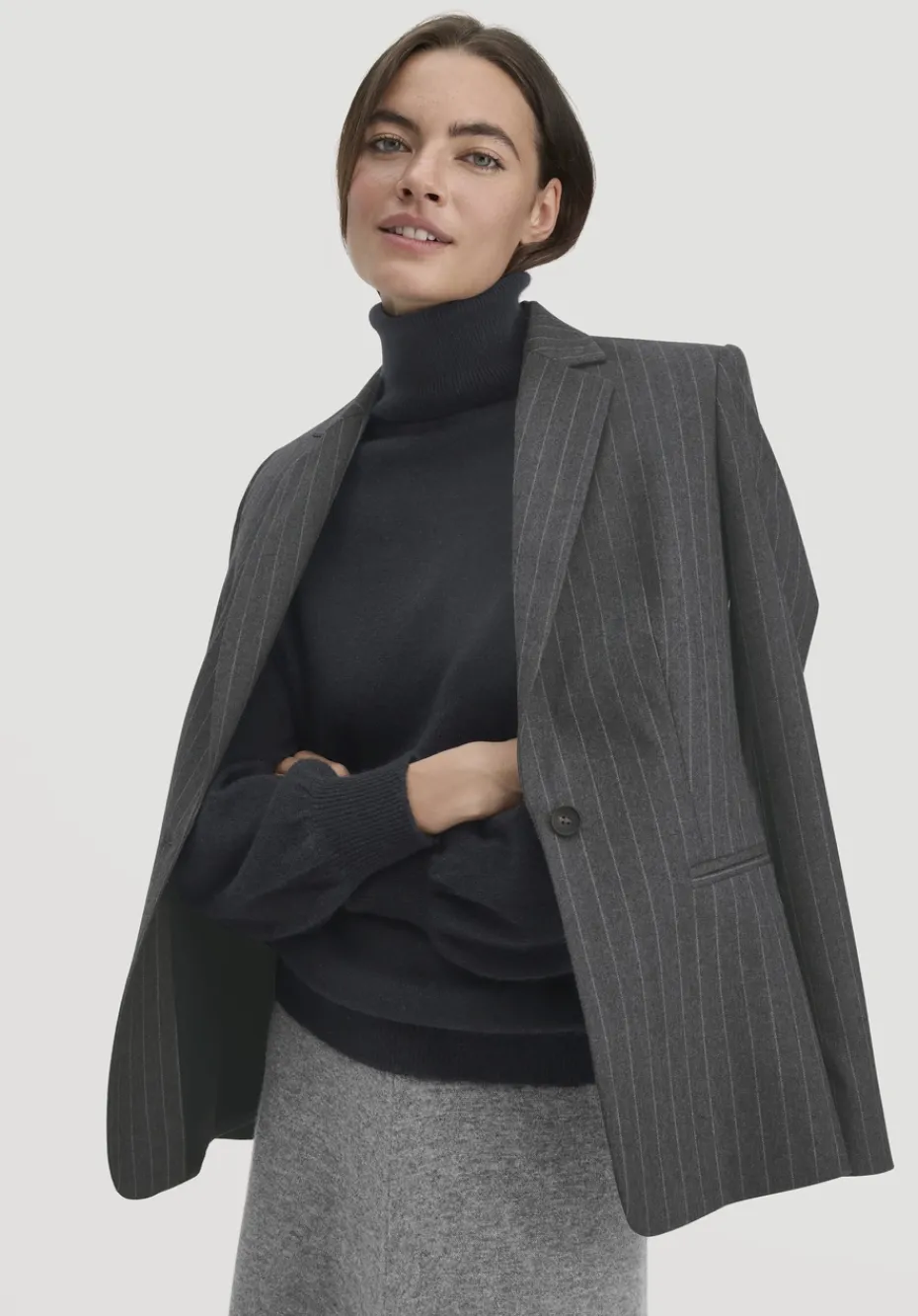 hessnatur Rollkragen Pullover Relaxed BETTER RECYCLING aus reinem Cashmere von schwarz Outlet
