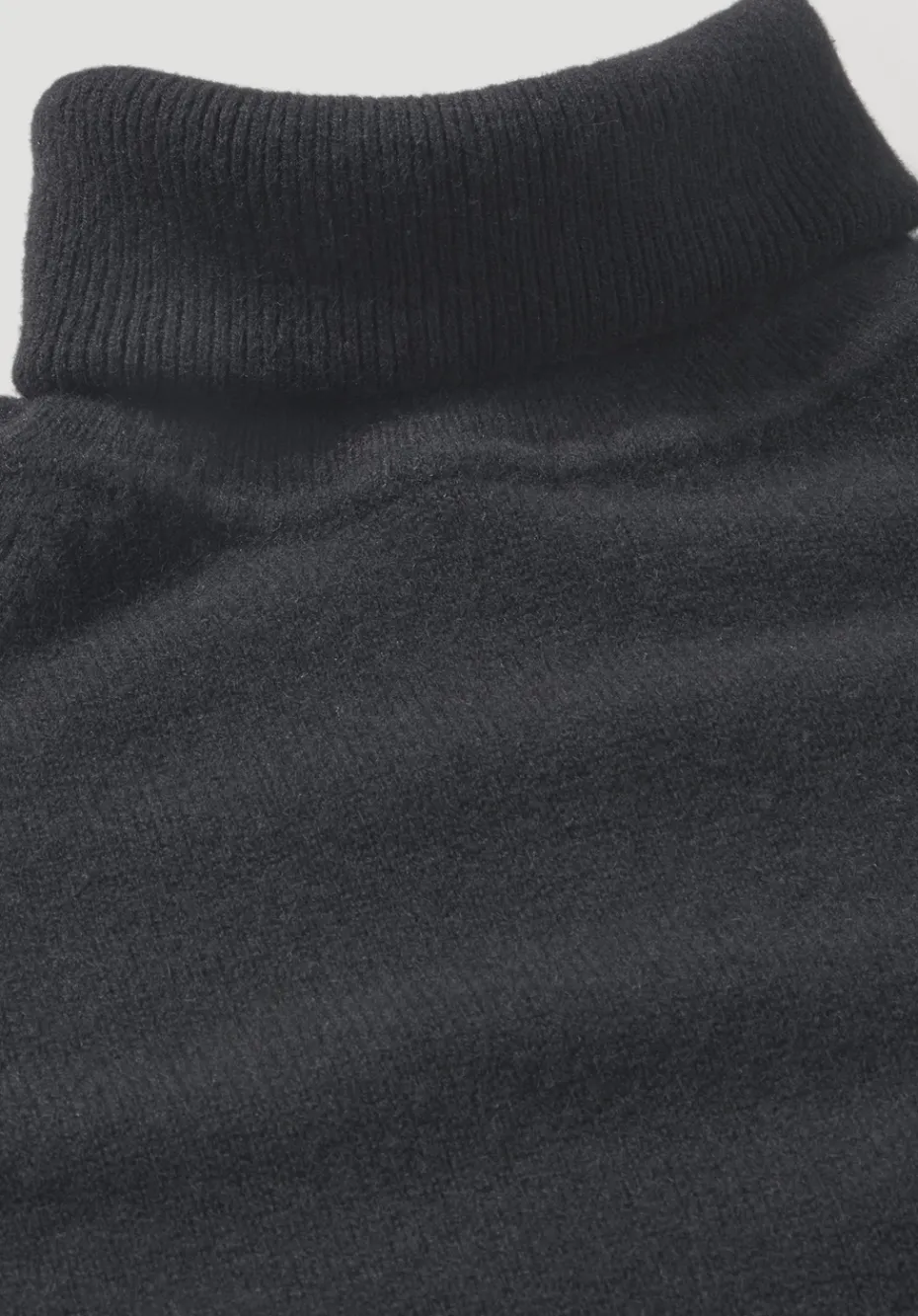 hessnatur Rollkragen Pullover Relaxed BETTER RECYCLING aus reinem Cashmere von schwarz Outlet
