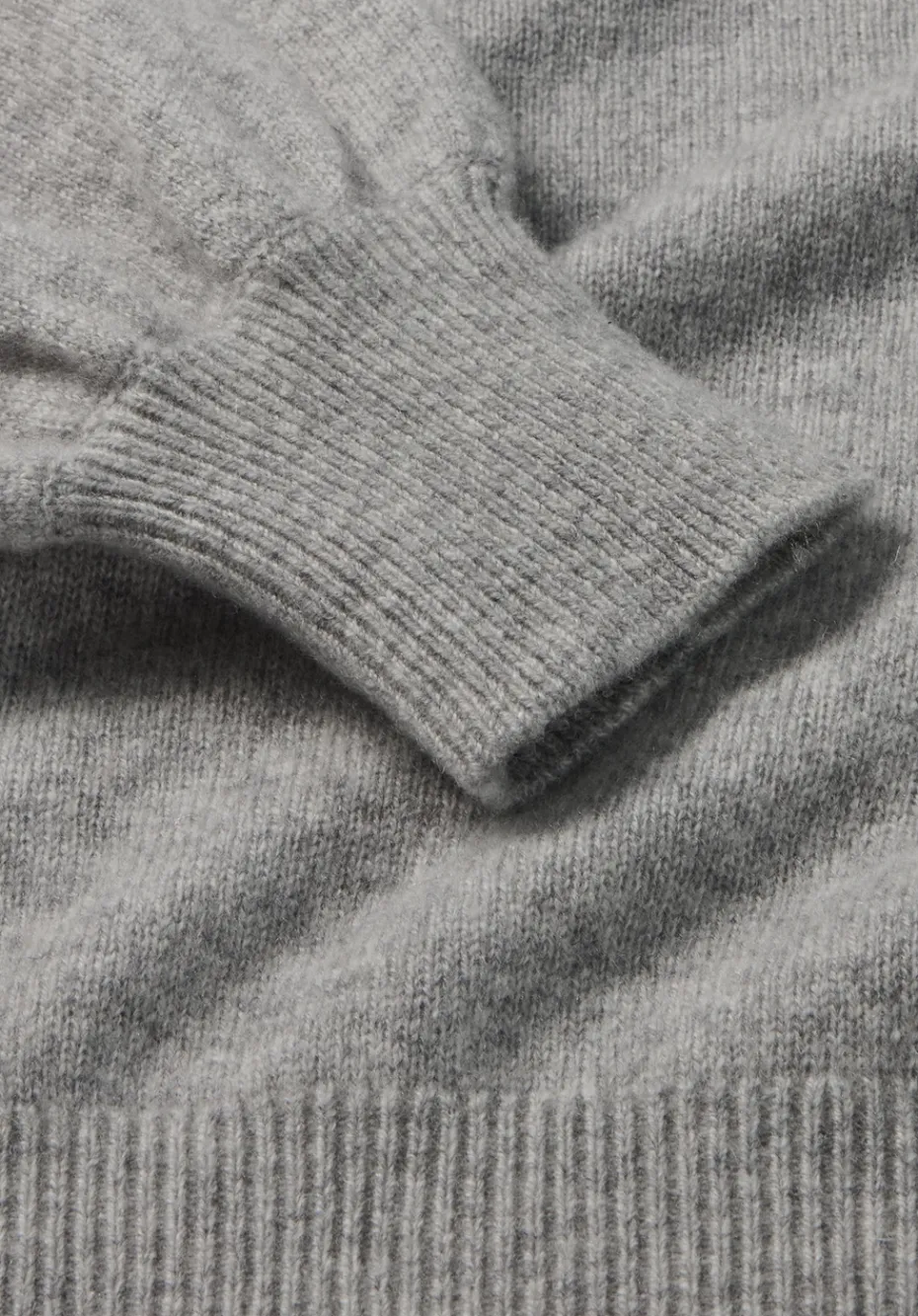 hessnatur Rollkragen Pullover Relaxed BETTER RECYCLING aus reinem Cashmere von hellgrau New