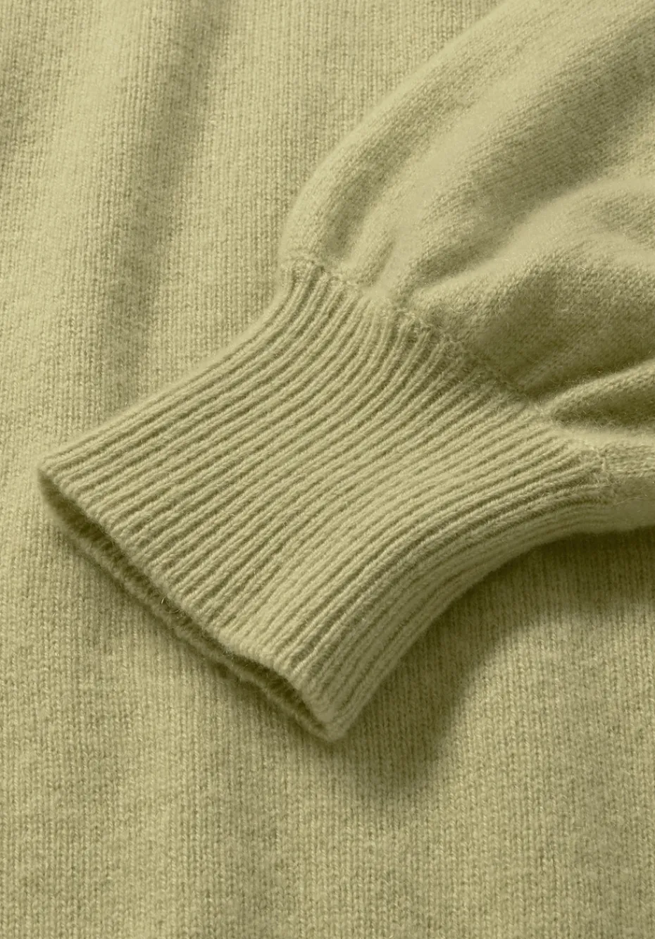 hessnatur Rollkragen Pullover Relaxed BETTER RECYCLING aus reinem Cashmere von helles moos New