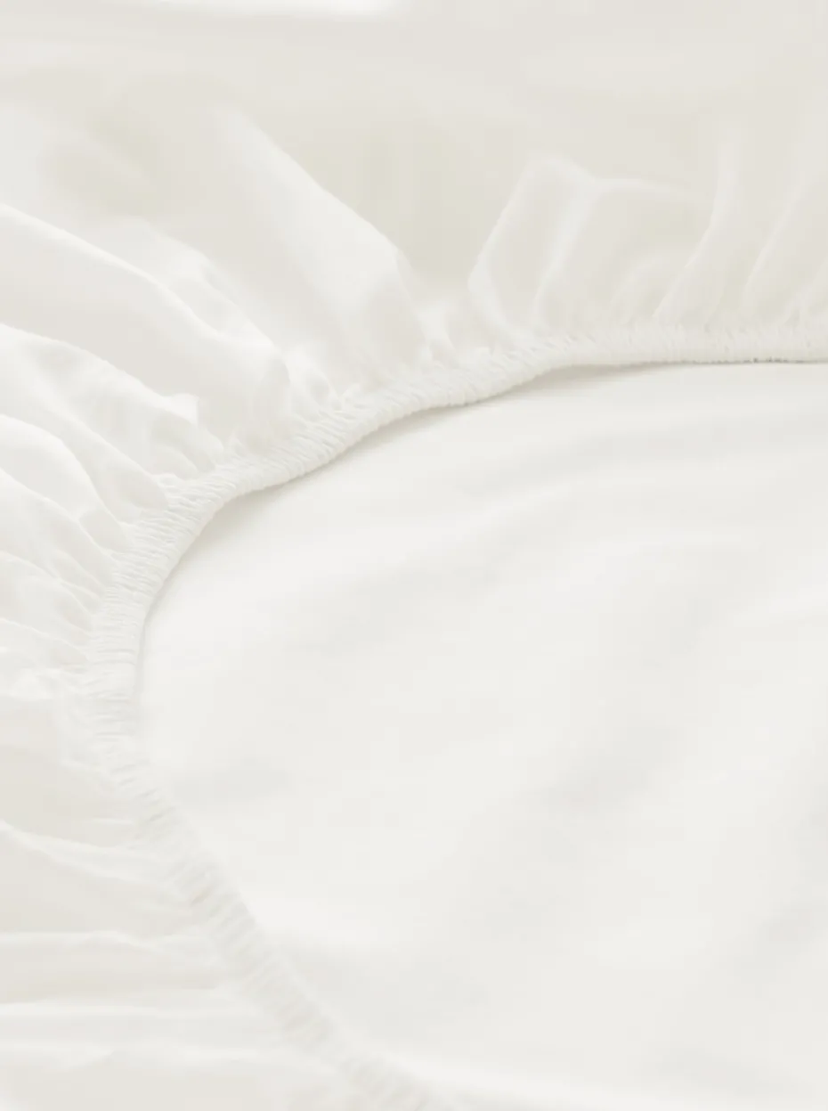 hessnatur Satin Spannbettlaken aus reiner Bio-Baumwolle von naturweiss Best