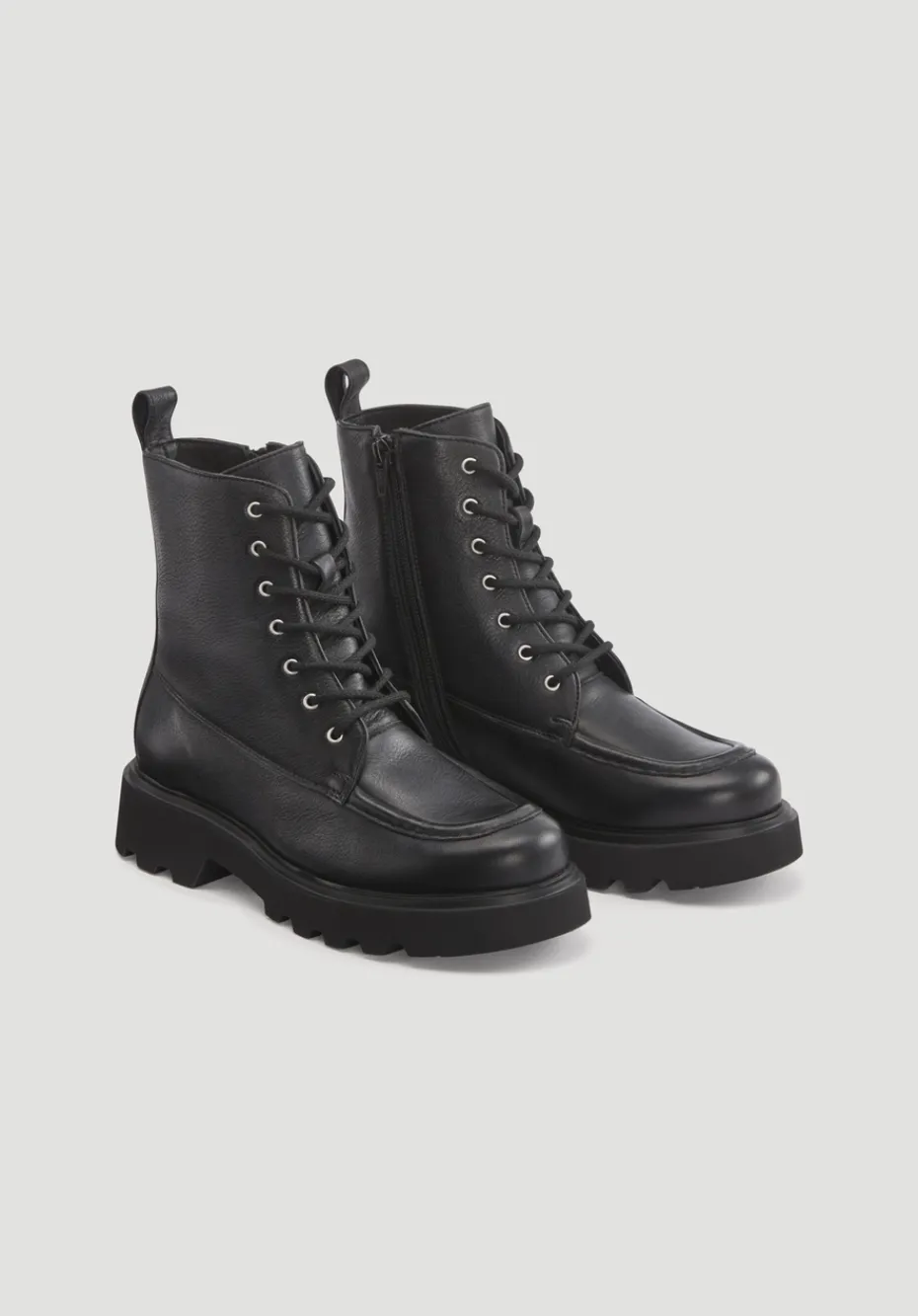 hessnatur Schnürboots aus chromfrei gegerbtem Leder von schwarz New