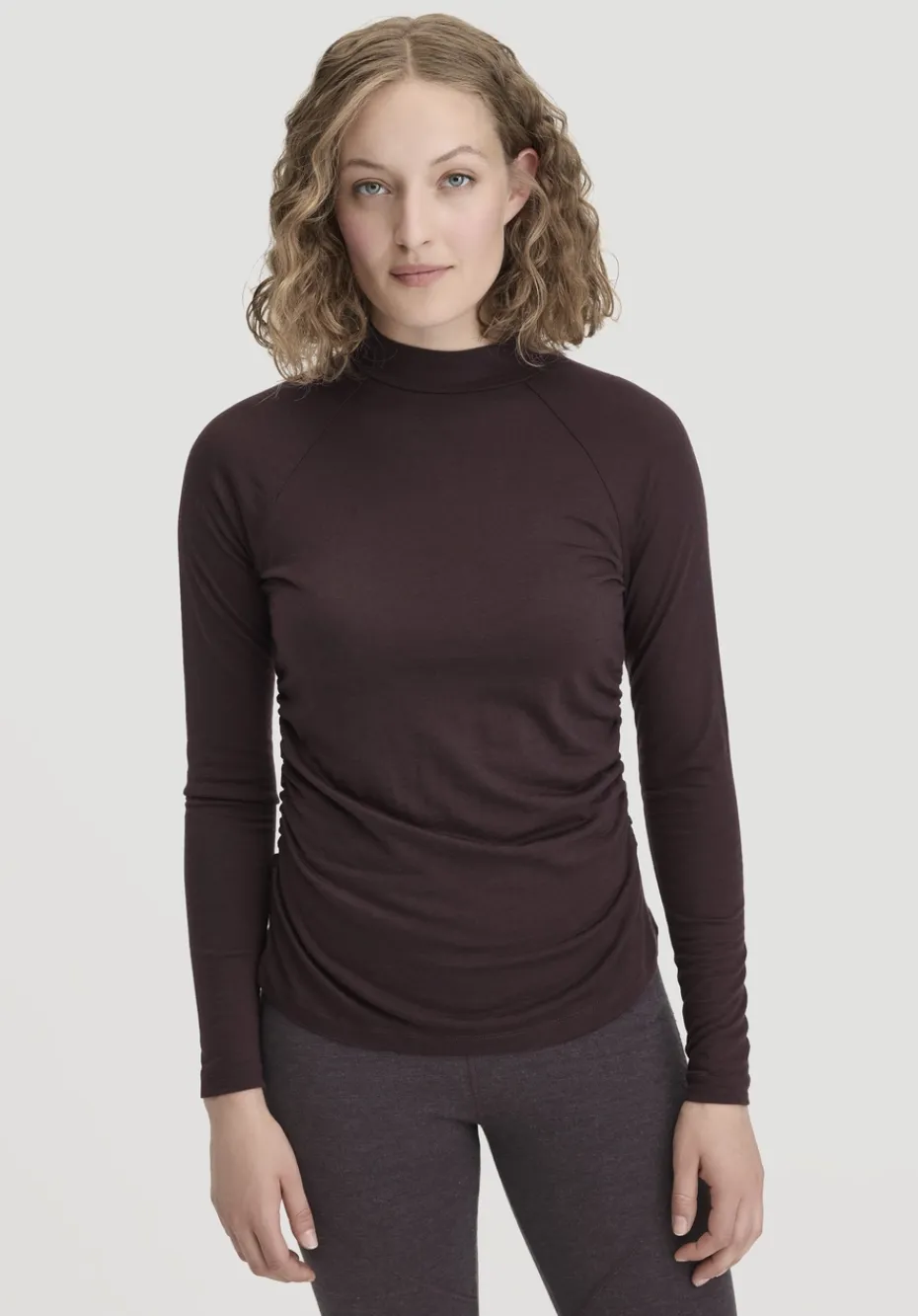 hessnatur Shirt Langarm Slim ACTIVE FUNCTIONAL aus Bio-Merinowolle und TENCEL™ Lyocell von schwarzbeere Hot