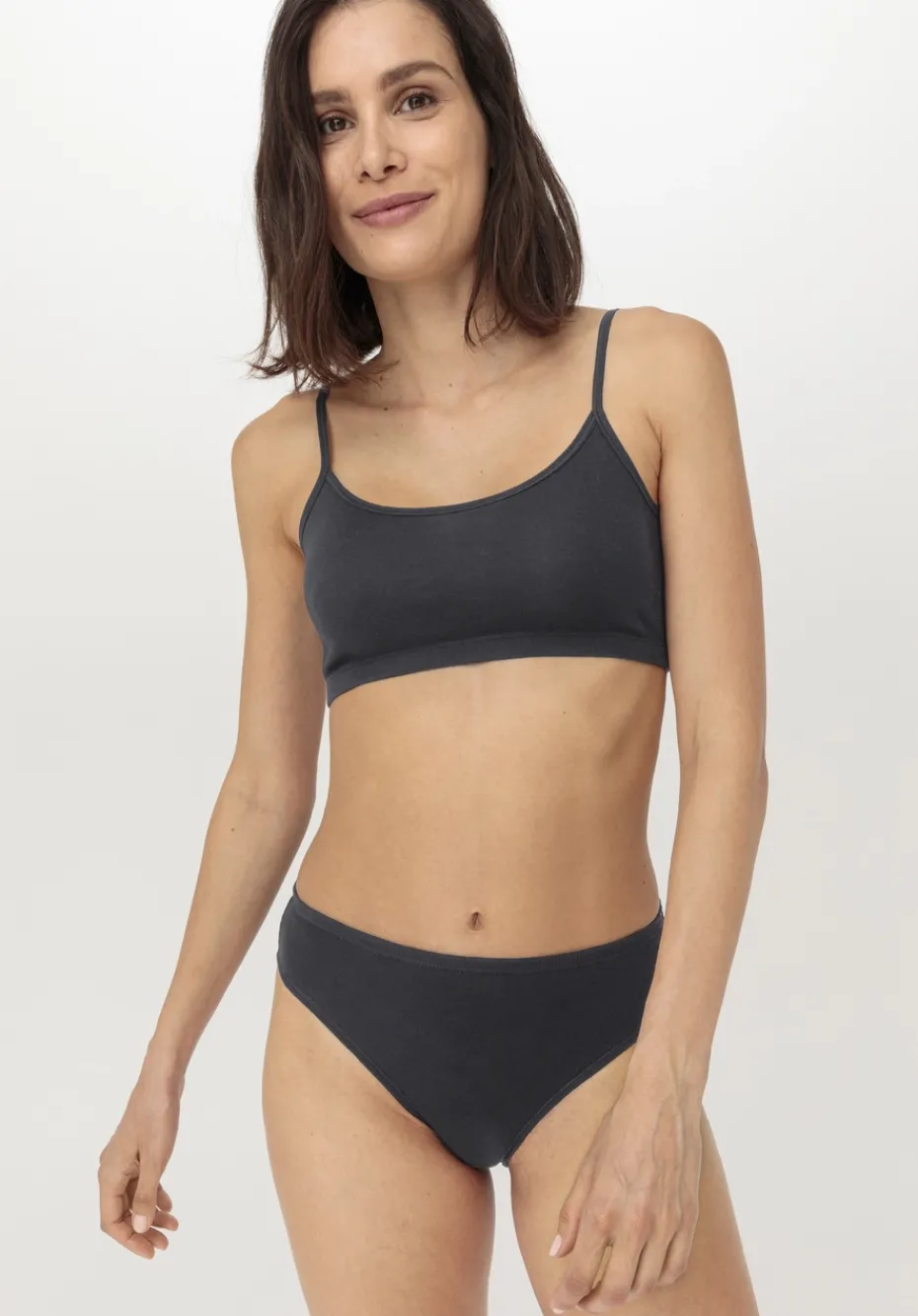hessnatur Slip High Waist im 2er-Pack PURE COTTON aus reiner Bio-Baumwolle von schwarz