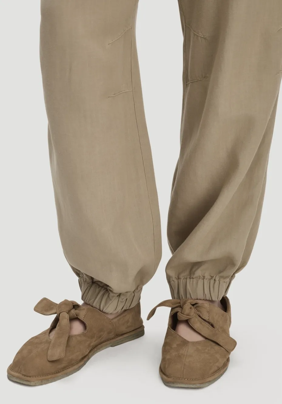 hessnatur Soft Utility Hose aus TENCEL™ Lyocell mit Leinen von sand