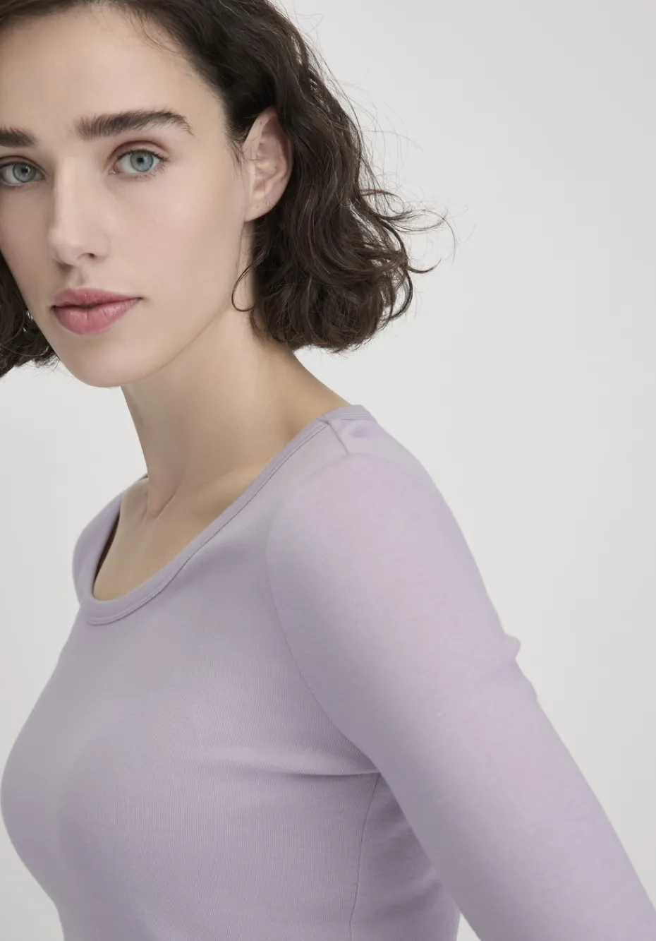 hessnatur Softrib Longsleeve Fitted aus Bio-Baumwolle und TENCEL™ Modal von pastell lavendel Sale