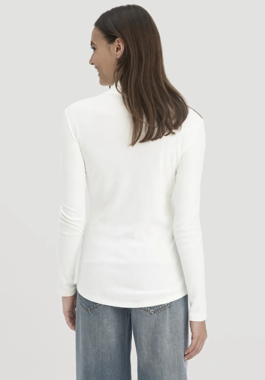 hessnatur Softrib Longsleeve Fitted aus Bio-Baumwolle und TENCEL™ Modal von naturweiss Sale