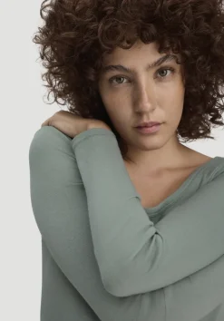 hessnatur Softrib Longsleeve Fitted aus Bio-Baumwolle und TENCEL™ Modal von mattgrün Outlet
