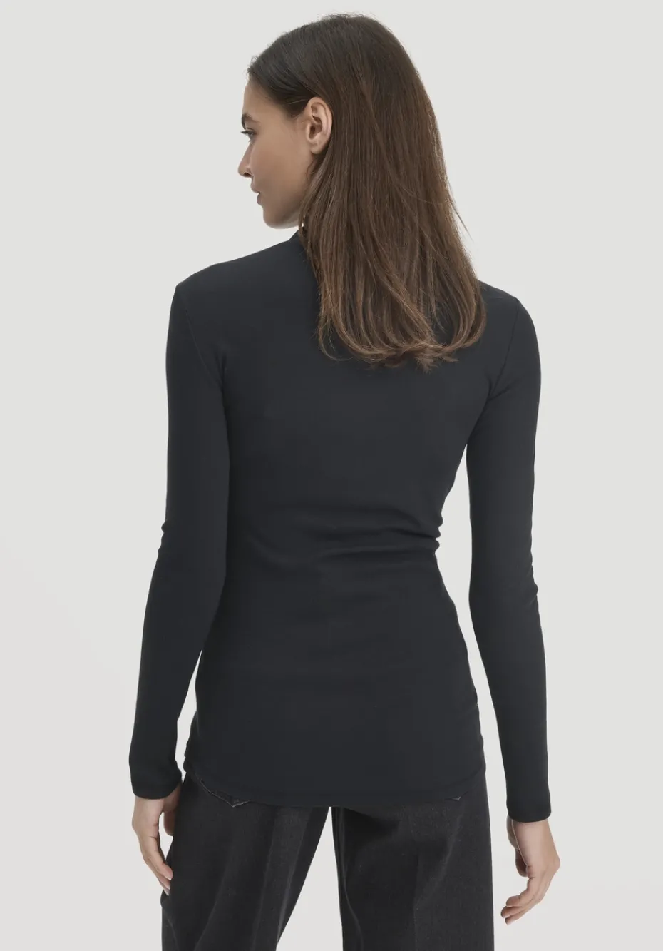 hessnatur Softrib Longsleeve Fitted aus Bio-Baumwolle und TENCEL™ Modal von schwarz Sale