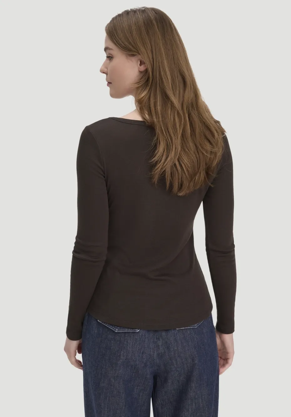 hessnatur Softrib Longsleeve Fitted aus Bio-Baumwolle und TENCEL™ Modal von kakao braun Sale