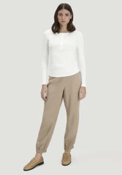 hessnatur Softrib Longsleeve Henley Fitted aus Bio-Baumwolle und Tencel™ Modal von naturweiss Clearance