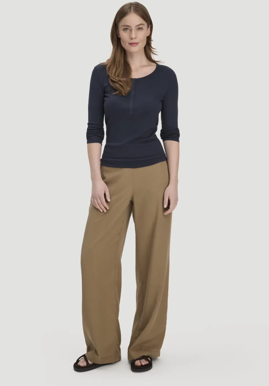 hessnatur Softrib Longsleeve Henley Fitted aus Bio-Baumwolle und Tencel™ Modal von marine Best