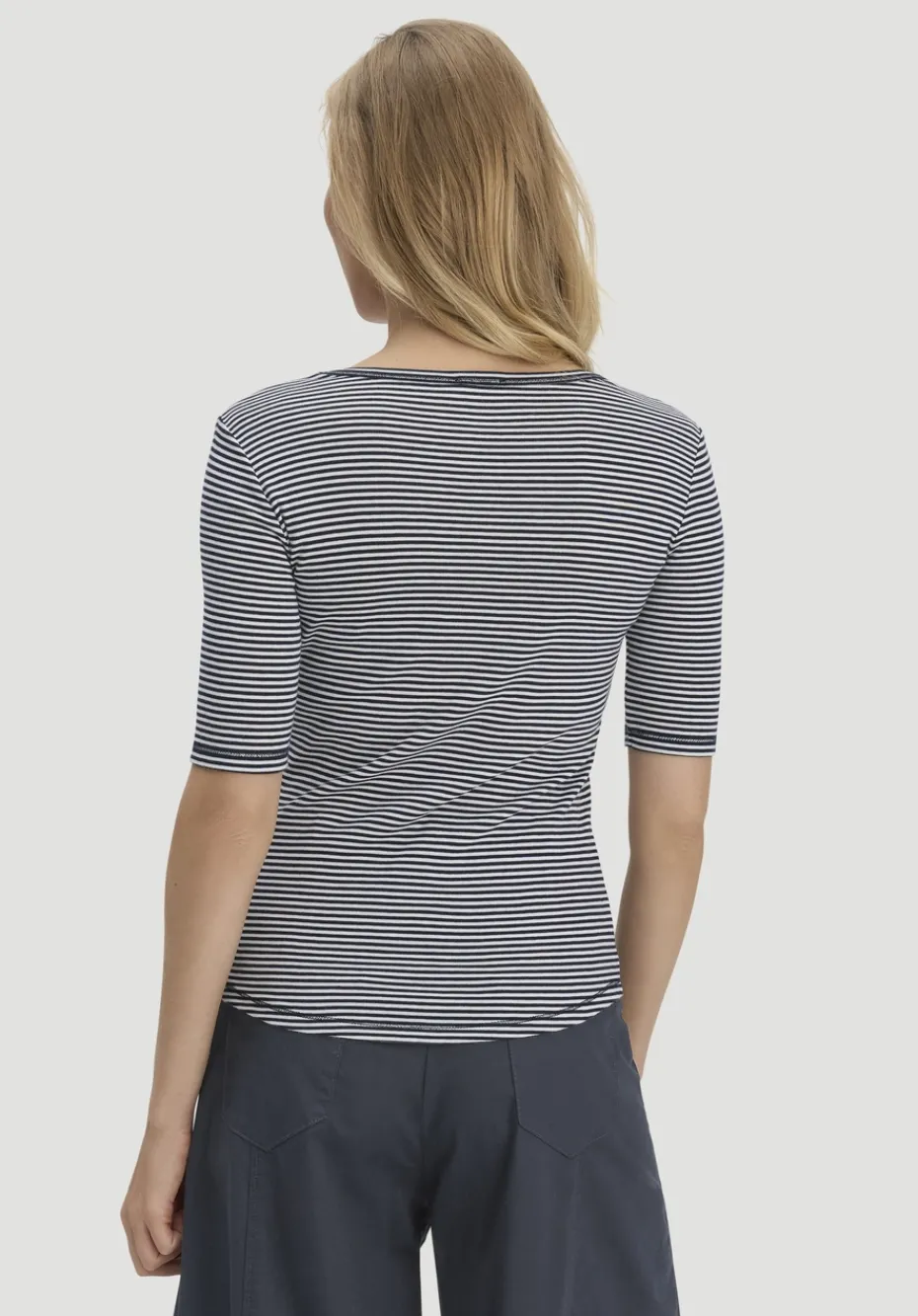 hessnatur Softrib Streifen T-Shirt Fitted aus Bio-Baumwolle und TENCEL™ Modal von marine New
