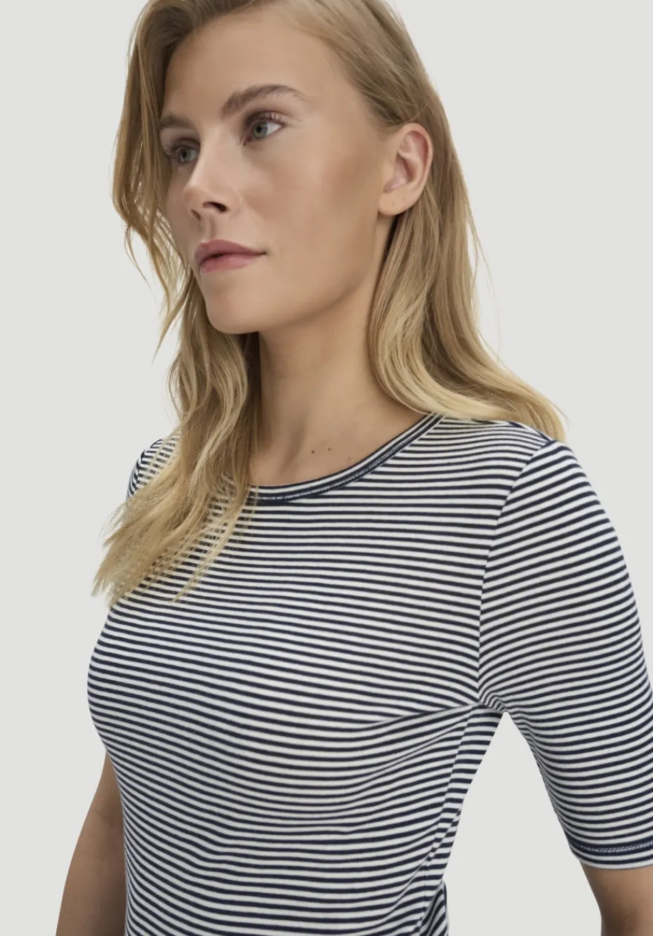 hessnatur Softrib Streifen T-Shirt Fitted aus Bio-Baumwolle und TENCEL™ Modal von marine New