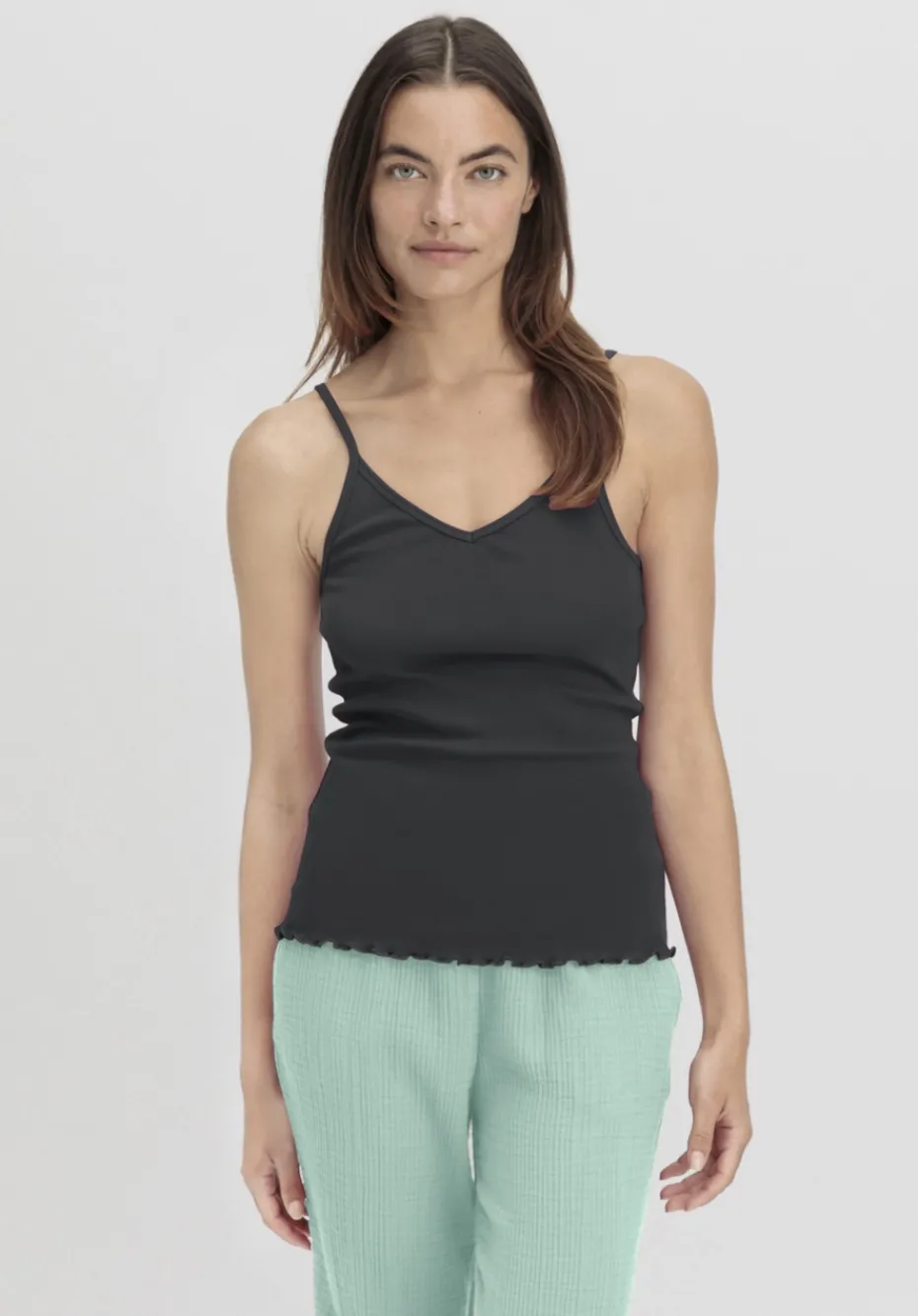 hessnatur Spaghetti Top V-Neck im 2er-Pack PURE COTTON aus reiner Bio-Baumwolle von schwarz Best