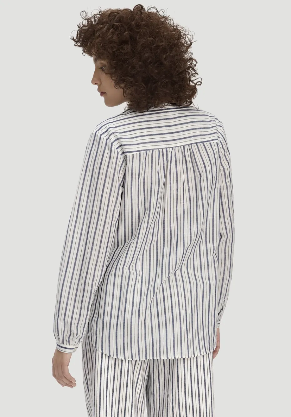 hessnatur Streifen Bluse Relaxed aus Bio-Baumwolle mit Leinen von naturweiss Sale