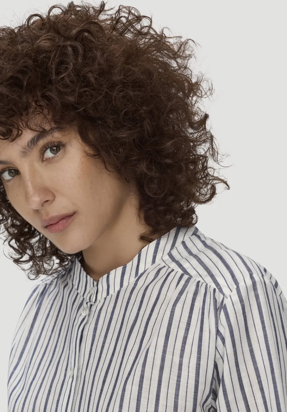hessnatur Streifen Bluse Relaxed aus Bio-Baumwolle mit Leinen von naturweiss Sale