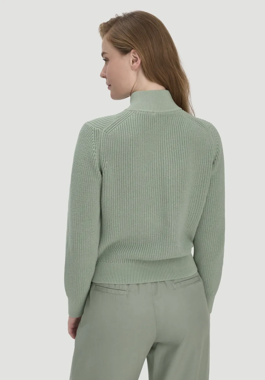 hessnatur Strick Jacke Regular aus reiner Bio-Baumwolle von mattgrün Sale