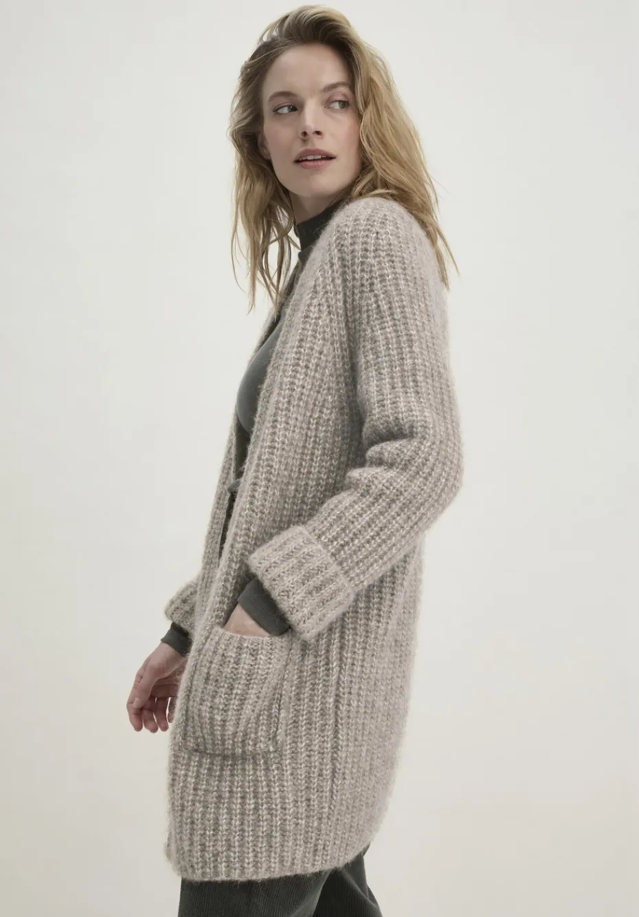 hessnatur Strick Jacke Relaxed aus Alpaka mit Bio-Baumwolle von naturgrau Discount