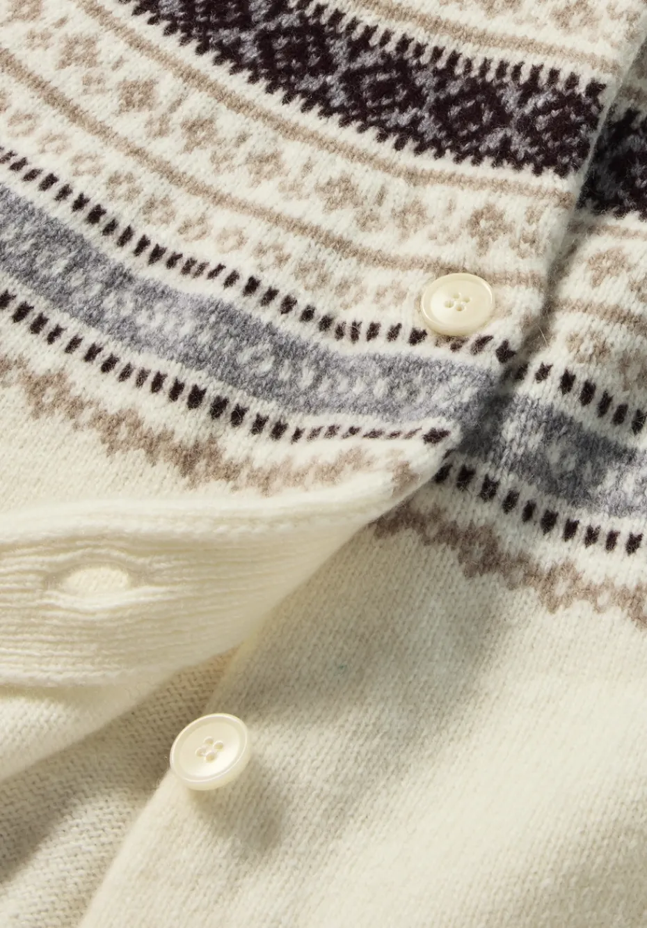 hessnatur Strick Jacke Relaxed BETTER RECYCLING aus reiner Bio-Merinowolle von cocos Hot