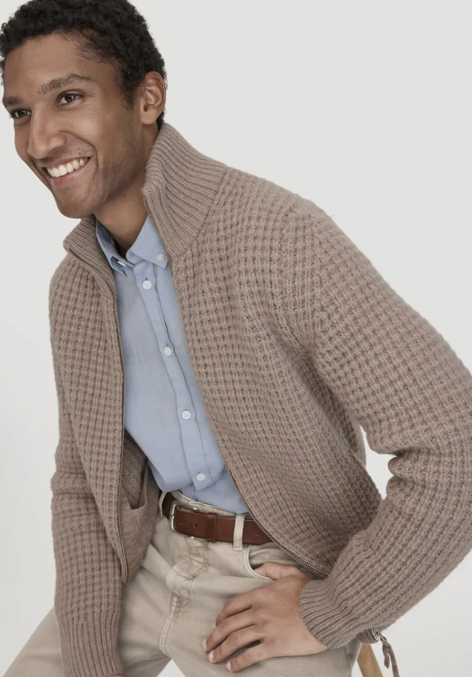 hessnatur Strick Jacke Relaxed BETTER RECYCLING aus reiner Bio-Merinowolle von camel Online