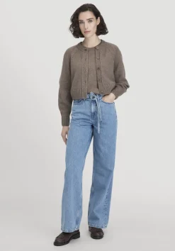 hessnatur Strick Jacke Relaxed Cropped aus Bio-Merinowolle mit Bio-Baumwolle von camel Discount
