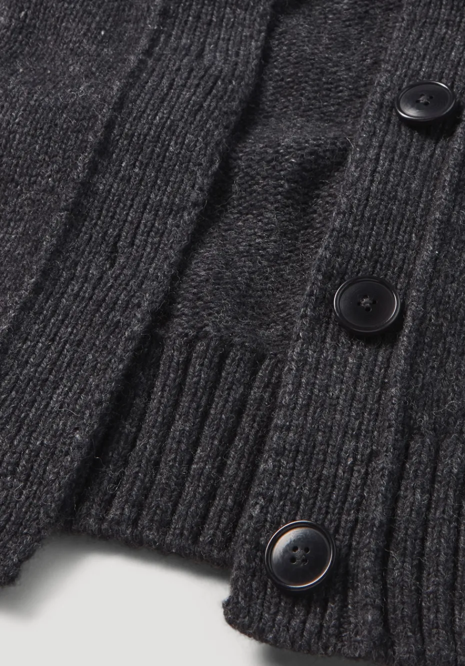 hessnatur Strick Jacke Relaxed Cropped aus Bio-Merinowolle mit Bio-Baumwolle von anthrazit Best