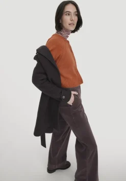 hessnatur Strick Jacke Relaxed Cropped aus Bio-Merinowolle mit Bio-Baumwolle von rotorange