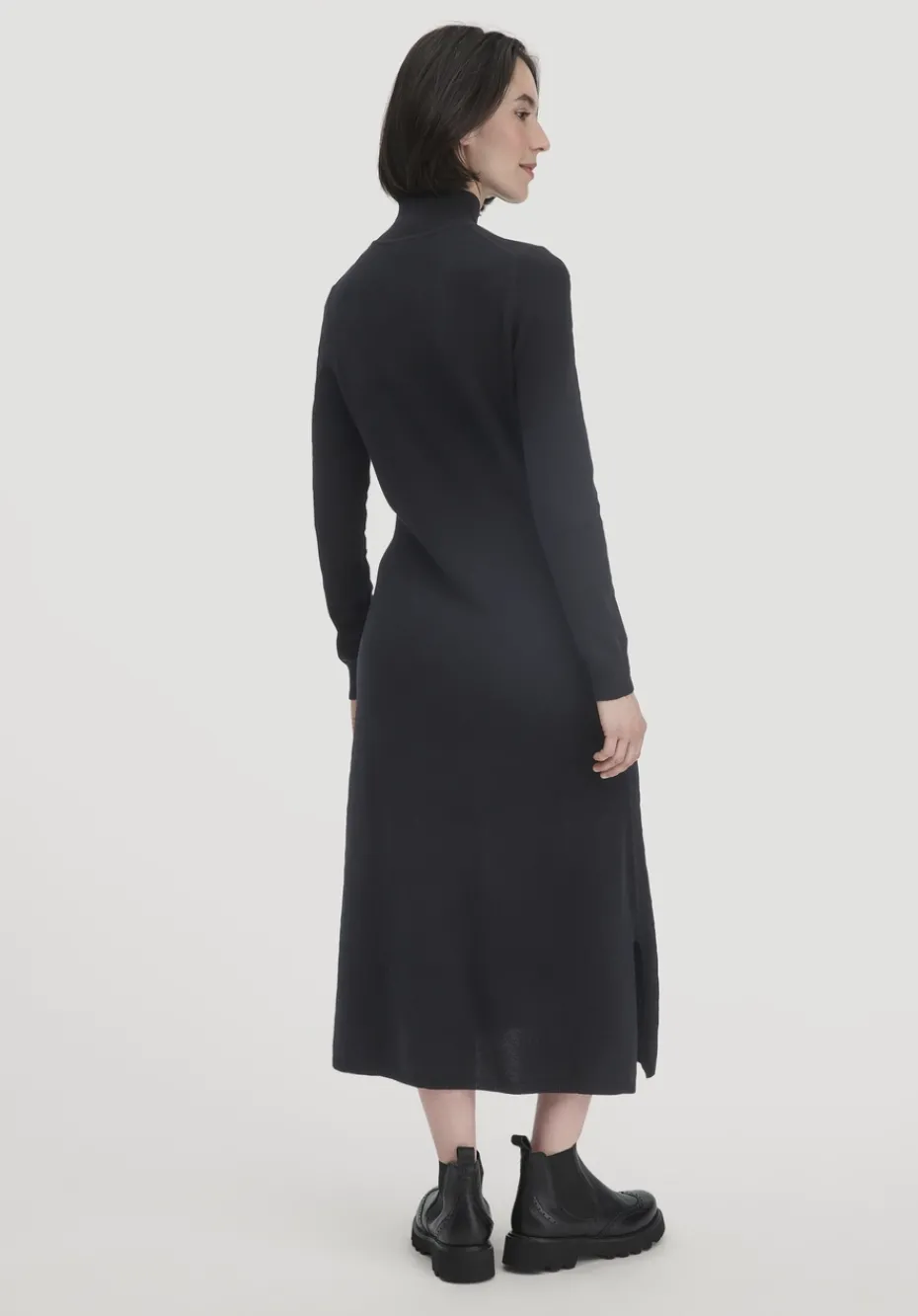 hessnatur Strick Kleid Regular aus Bio-Merinowolle mit Cashmere von schwarz Hot