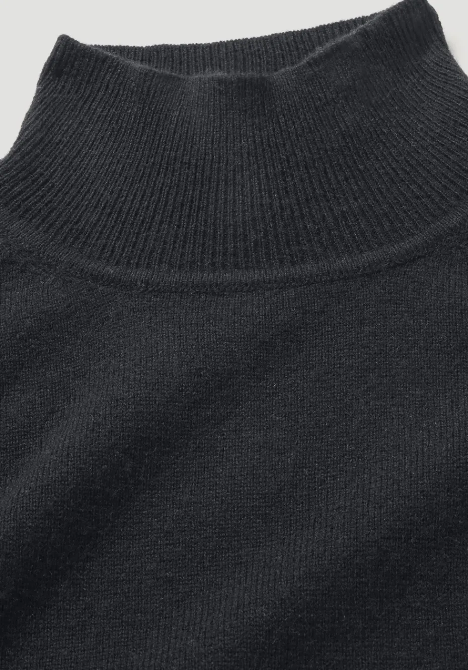 hessnatur Strick Kleid Regular aus Bio-Merinowolle mit Cashmere von schwarz Hot