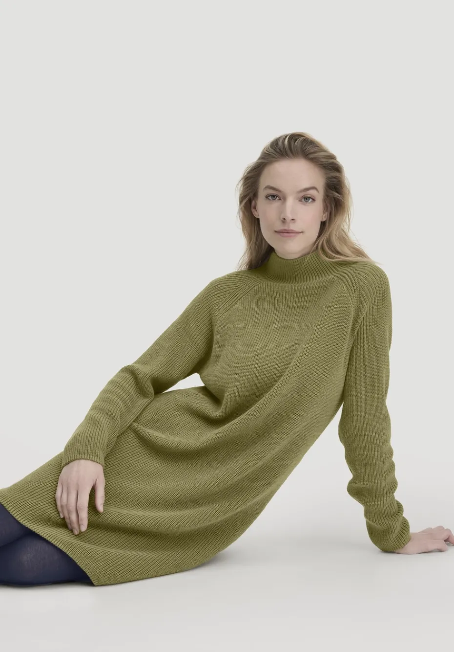 hessnatur Strick Kleid Regular aus reiner Bio-Baumwolle von moos Hot