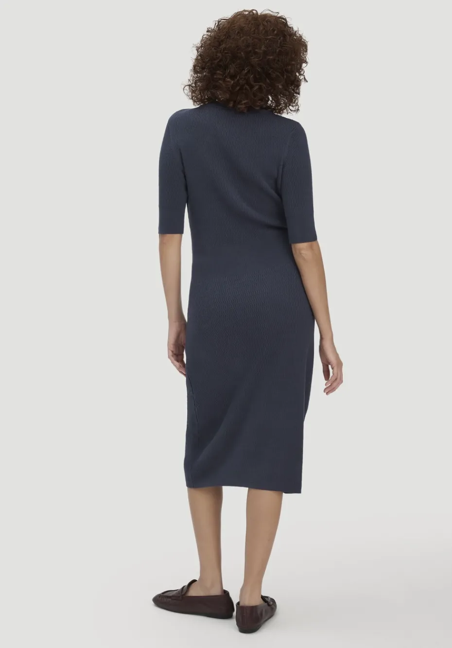 hessnatur Strick Kleid Regular aus Bio-Baumwolle und Wolle von marine Sale