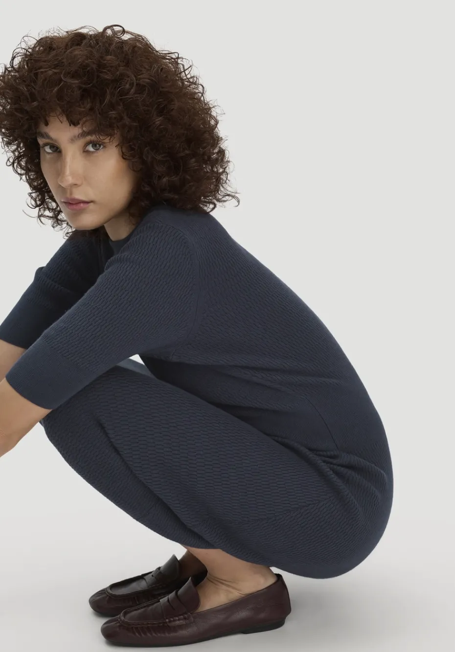 hessnatur Strick Kleid Regular aus Bio-Baumwolle und Wolle von marine Sale