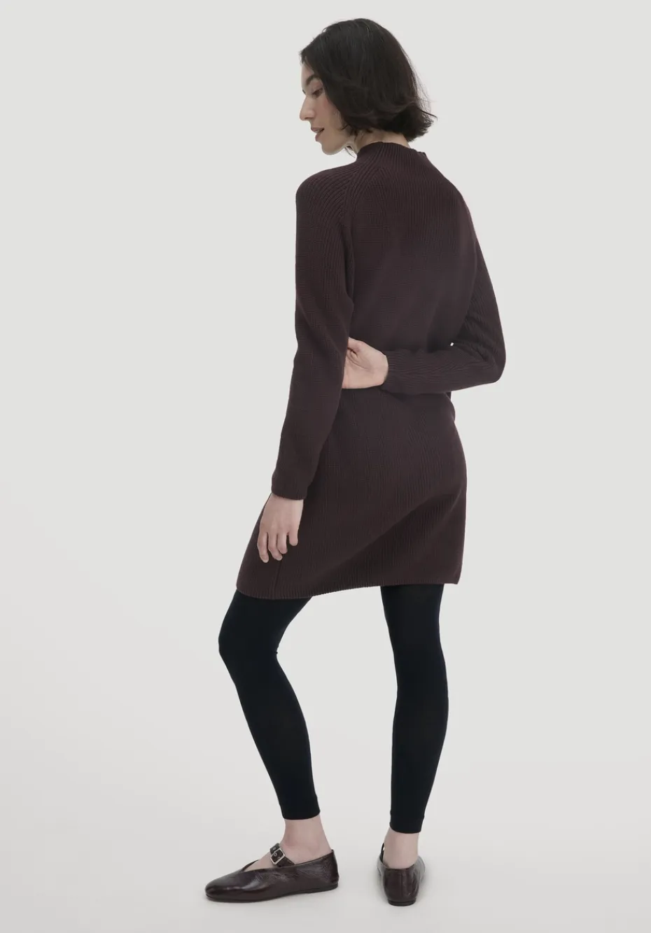 hessnatur Strick Kleid Regular aus reiner Bio-Baumwolle von schwarzbeere