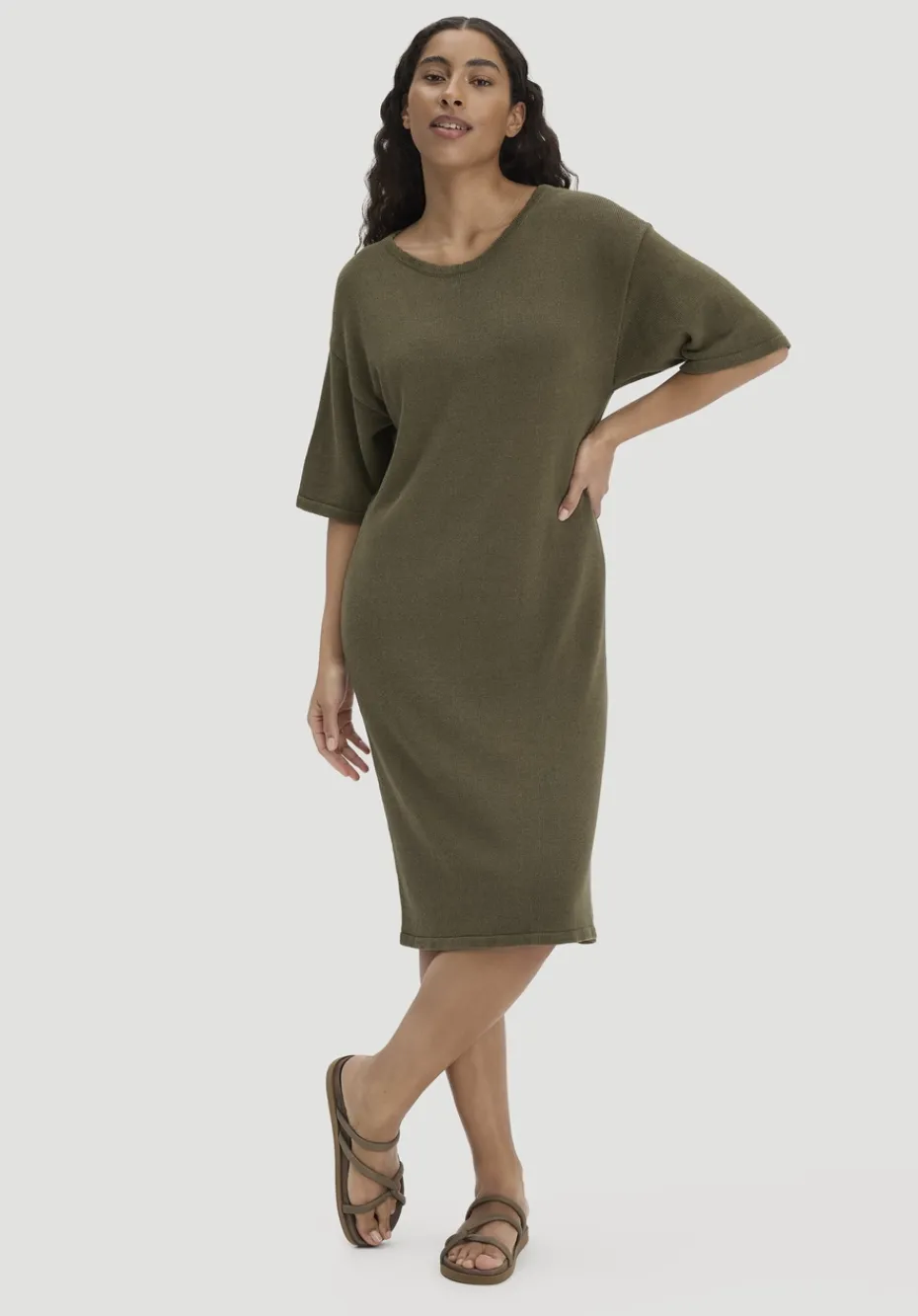 hessnatur Strick Kleid Relaxed aus Leinen mit Bio-Baumwolle und LENZING™ ECOVERO™ von goldoliv Hot