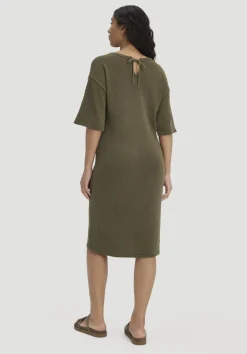 hessnatur Strick Kleid Relaxed aus Leinen mit Bio-Baumwolle und LENZING™ ECOVERO™ von goldoliv Hot