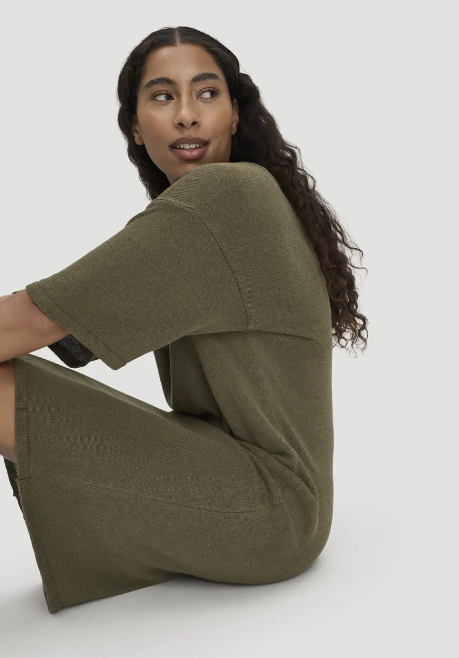 hessnatur Strick Kleid Relaxed aus Leinen mit Bio-Baumwolle und LENZING™ ECOVERO™ von goldoliv Hot