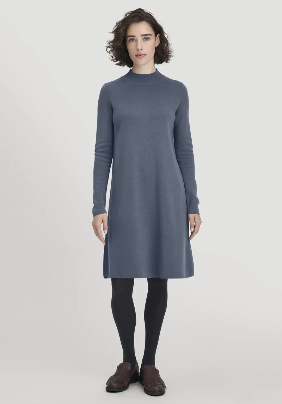 hessnatur Strick Kleid Relaxed aus TENCEL™ Lyocell mit Bio-Baumwolle von schieferblau Online