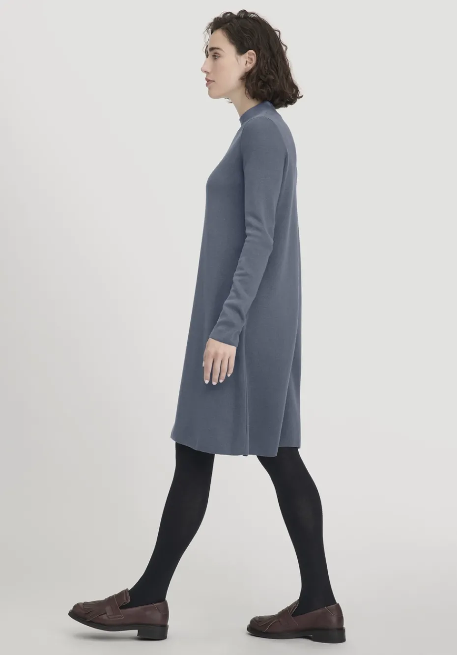 hessnatur Strick Kleid Relaxed aus TENCEL™ Lyocell mit Bio-Baumwolle von schieferblau Online