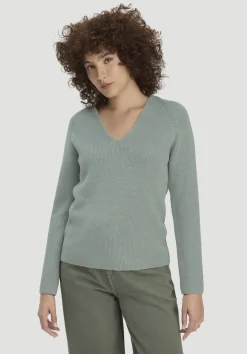 hessnatur Strick Pullover Regular aus reiner Bio-Baumwolle von mattgrün Hot