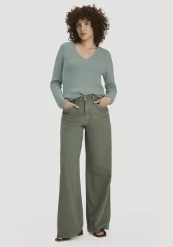 hessnatur Strick Pullover Regular aus reiner Bio-Baumwolle von mattgrün Hot