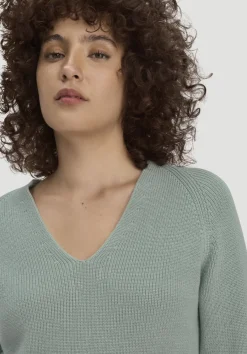 hessnatur Strick Pullover Regular aus reiner Bio-Baumwolle von mattgrün Hot