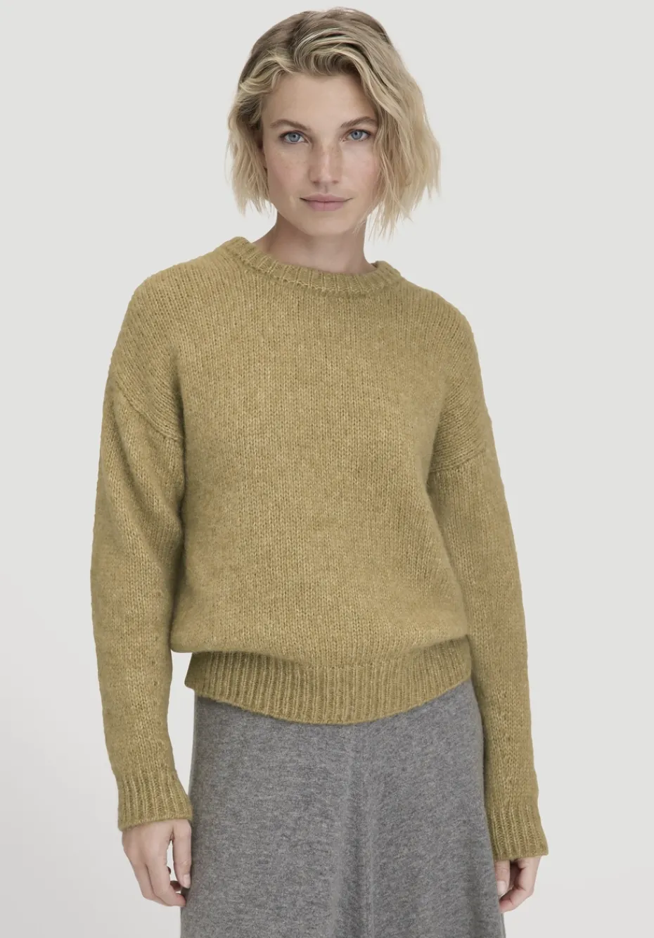 hessnatur Strick Pullover Relaxed aus Alpaka mit Bio-Baumwolle von messing Hot