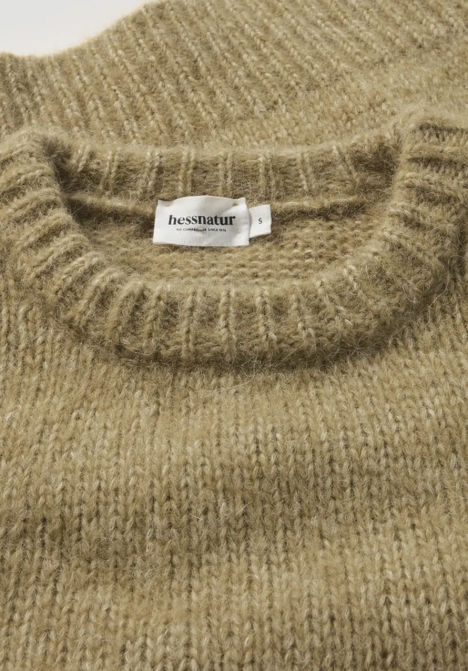 hessnatur Strick Pullover Relaxed aus Alpaka mit Bio-Baumwolle von messing Hot