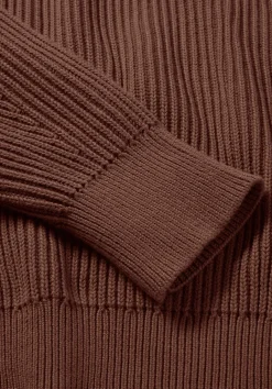 hessnatur Strick Pullover Relaxed aus reiner Bio-Baumwolle von dunkles rost New
