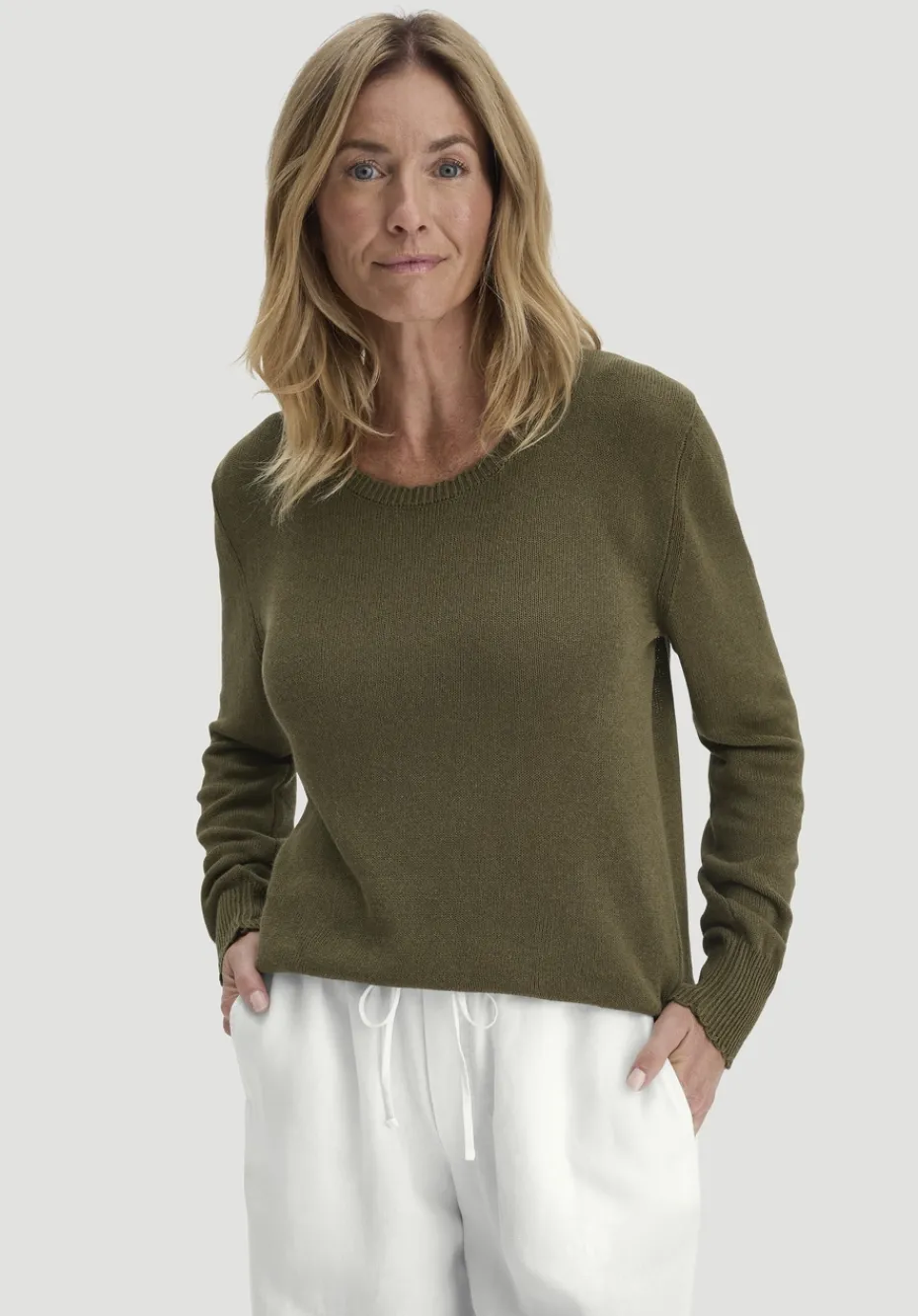 hessnatur Strick Pullover Relaxed aus Leinen mit Bio-Baumwolle und LENZING™ ECOVERO von goldoliv