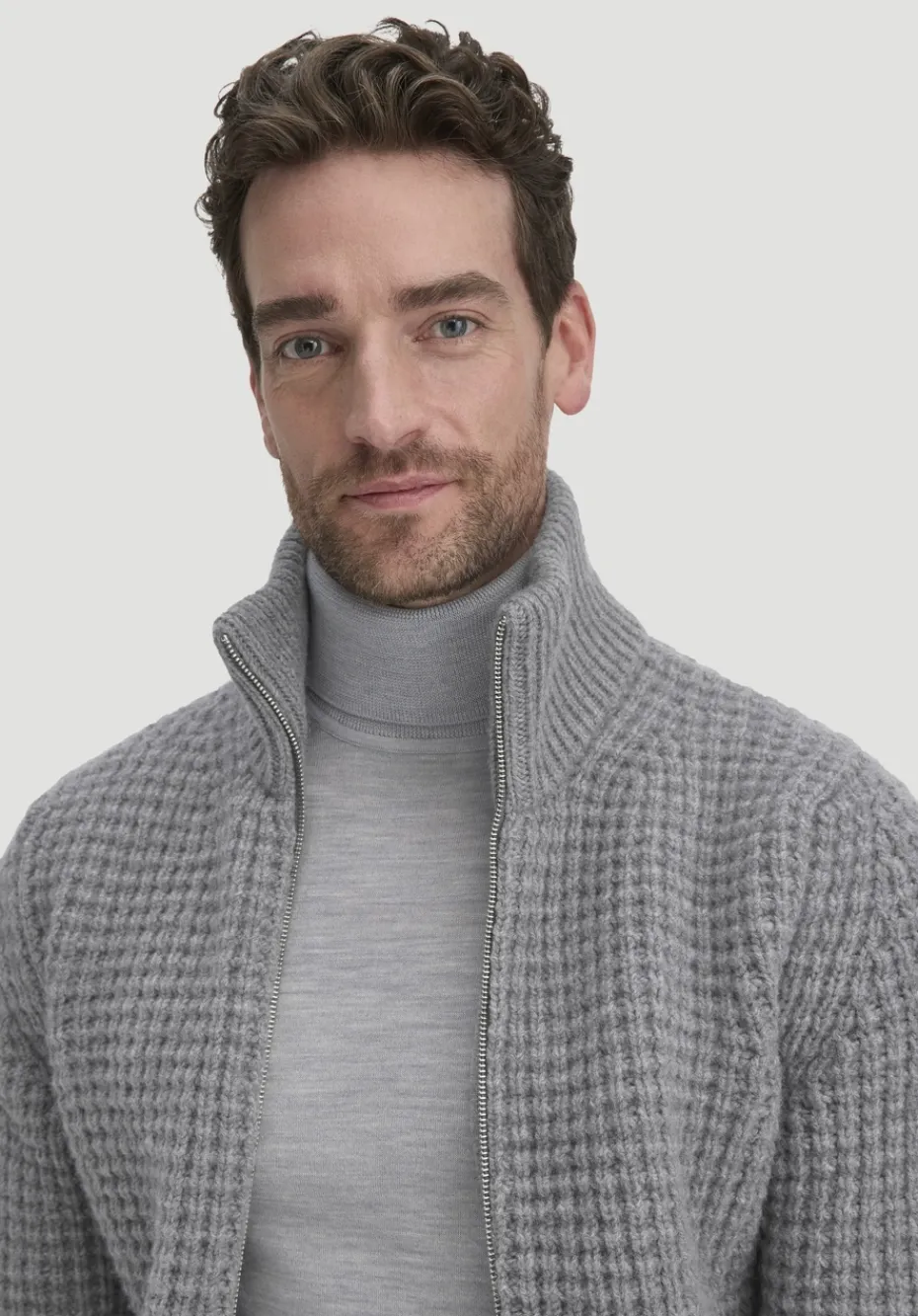 hessnatur Strick Rollkragen Pullover Regular aus reiner Bio-Merinowolle von hellgrau Hot