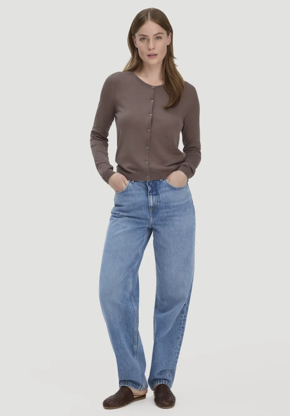 hessnatur Strickjacke Regular aus TENCEL™ Lyocell mit Bio-Baumwolle von mocca Discount