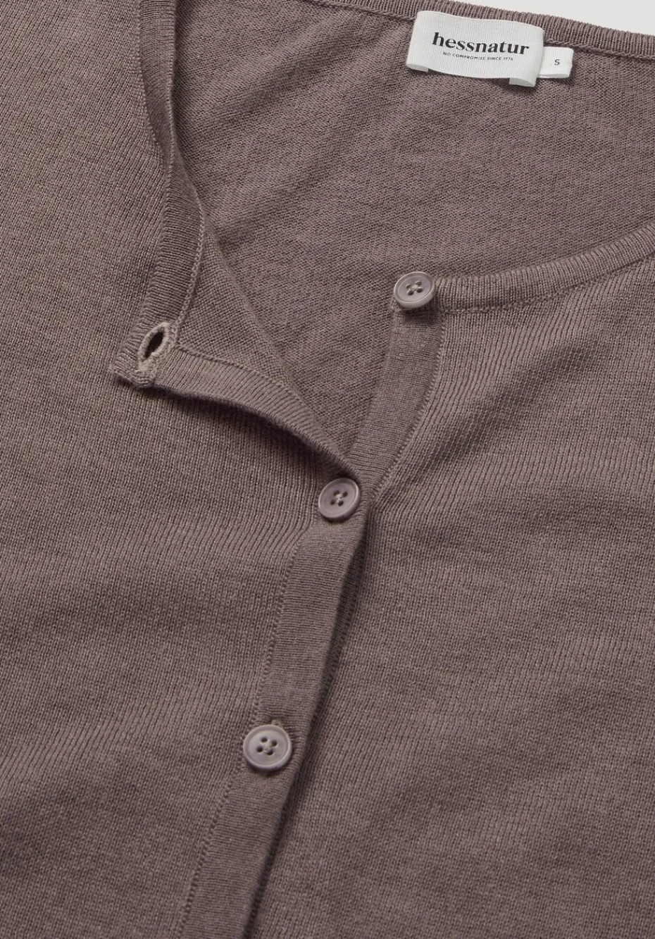 hessnatur Strickjacke Regular aus TENCEL™ Lyocell mit Bio-Baumwolle von mocca Discount